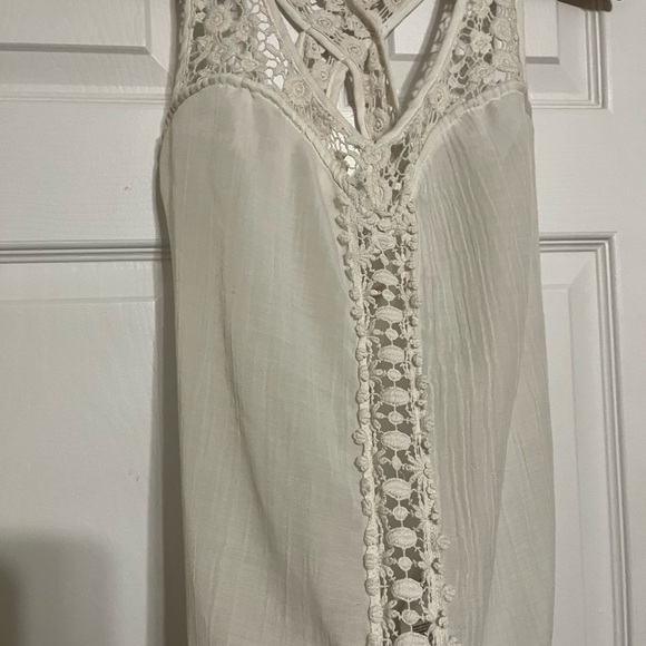 Guess Summer embroidery flowy sleeveless top - Picture 2 of 6